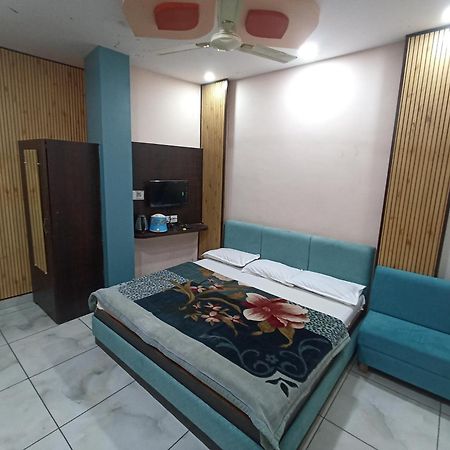 Hotel Shree Krishna Palace Уджайн Екстериор снимка