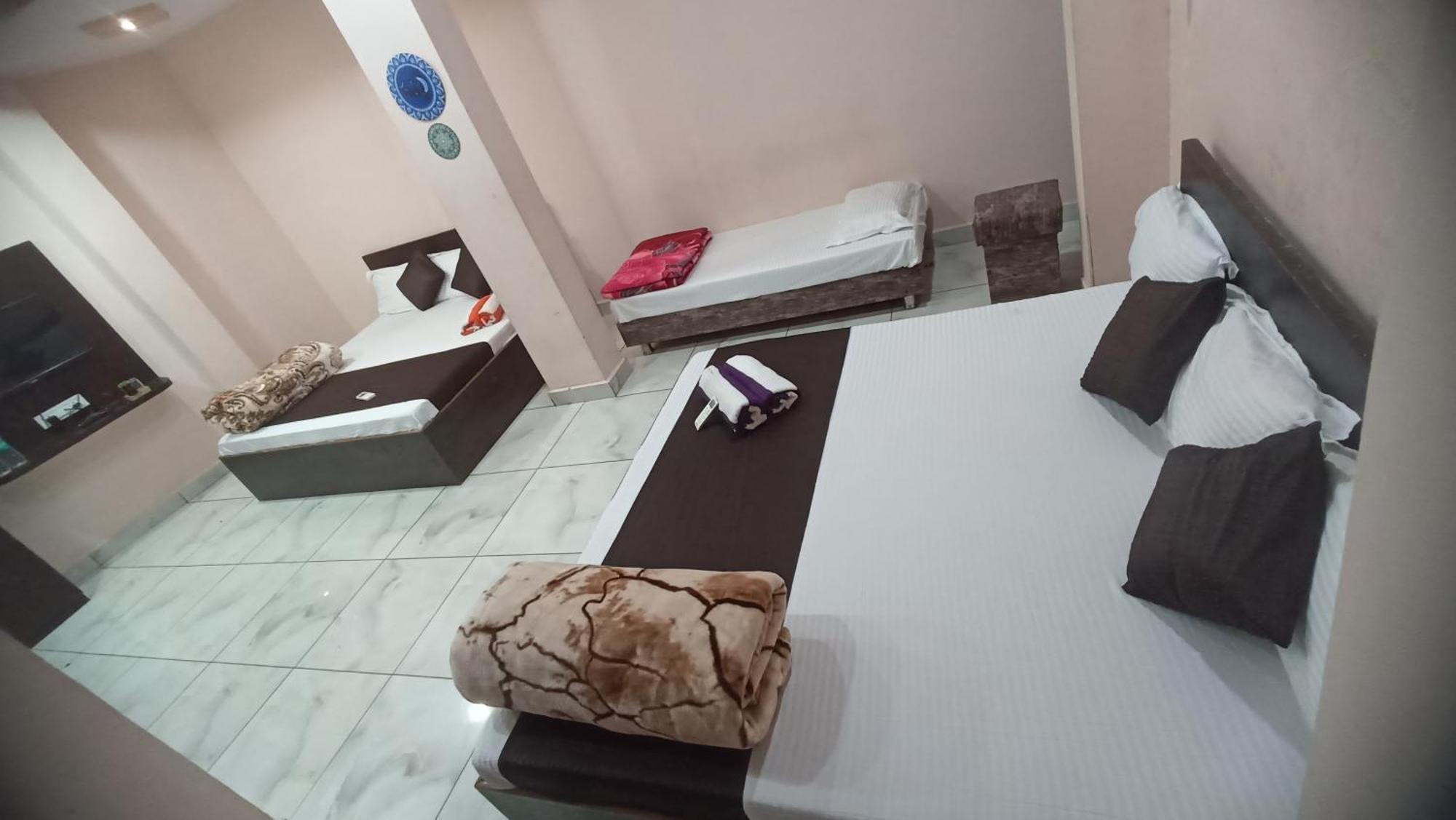 Hotel Shree Krishna Palace Уджайн Екстериор снимка