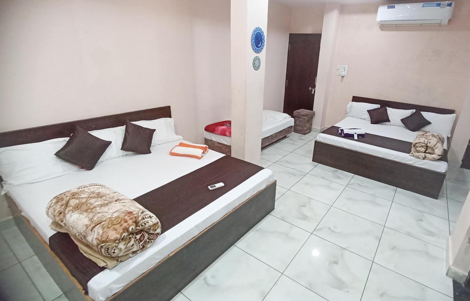 Hotel Shree Krishna Palace Уджайн Екстериор снимка