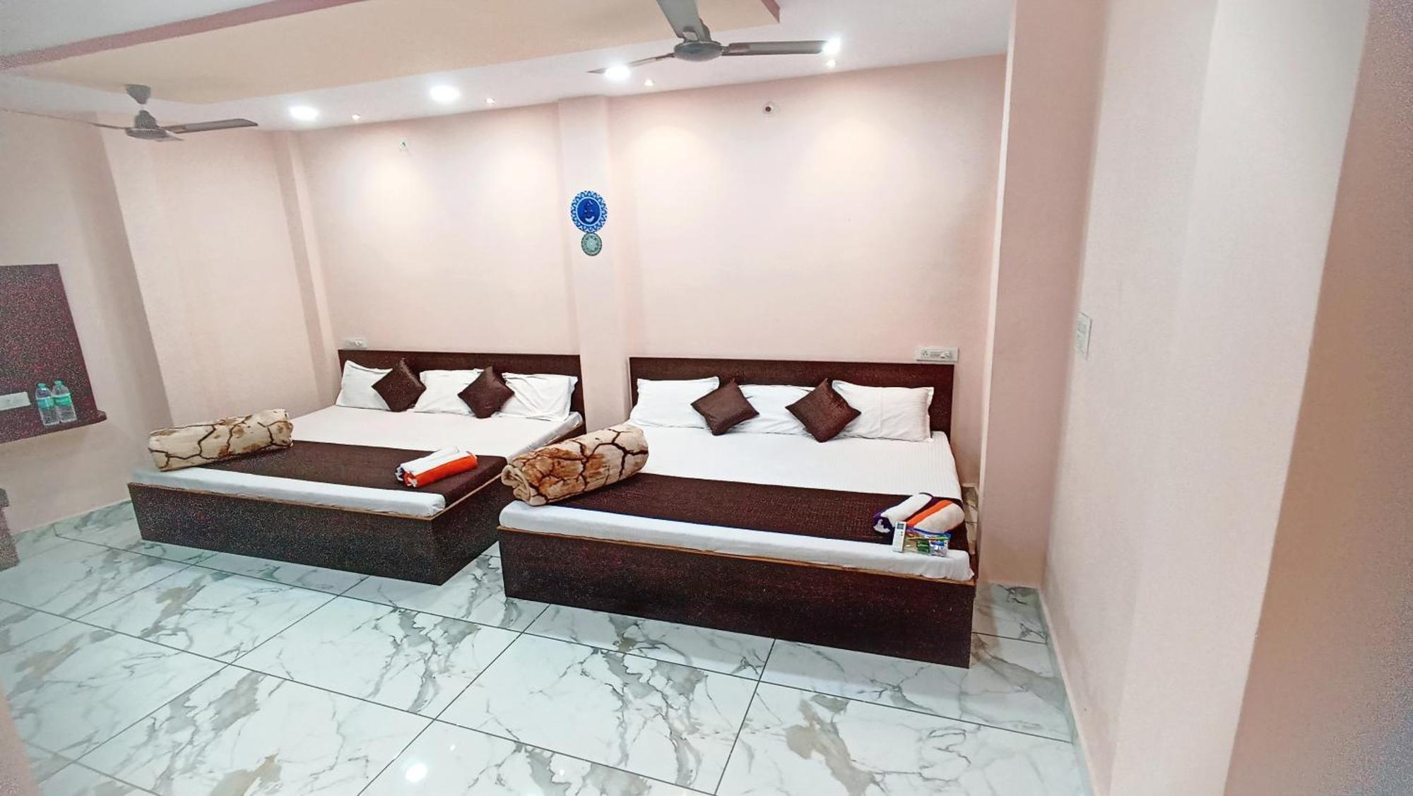 Hotel Shree Krishna Palace Уджайн Екстериор снимка