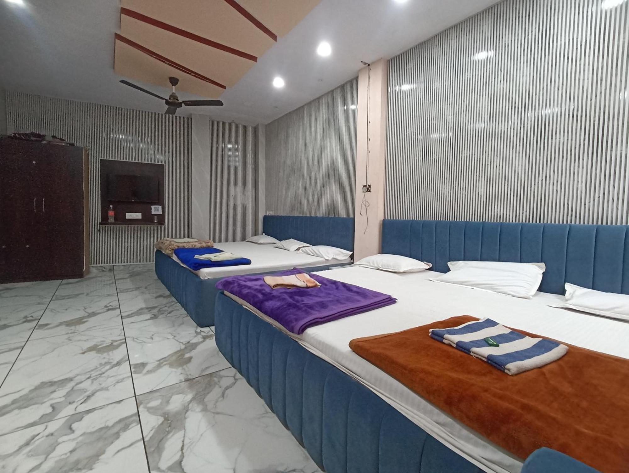 Hotel Shree Krishna Palace Уджайн Екстериор снимка