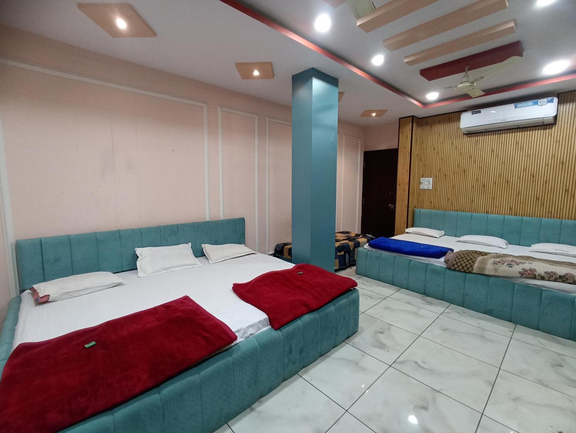 Hotel Shree Krishna Palace Уджайн Екстериор снимка