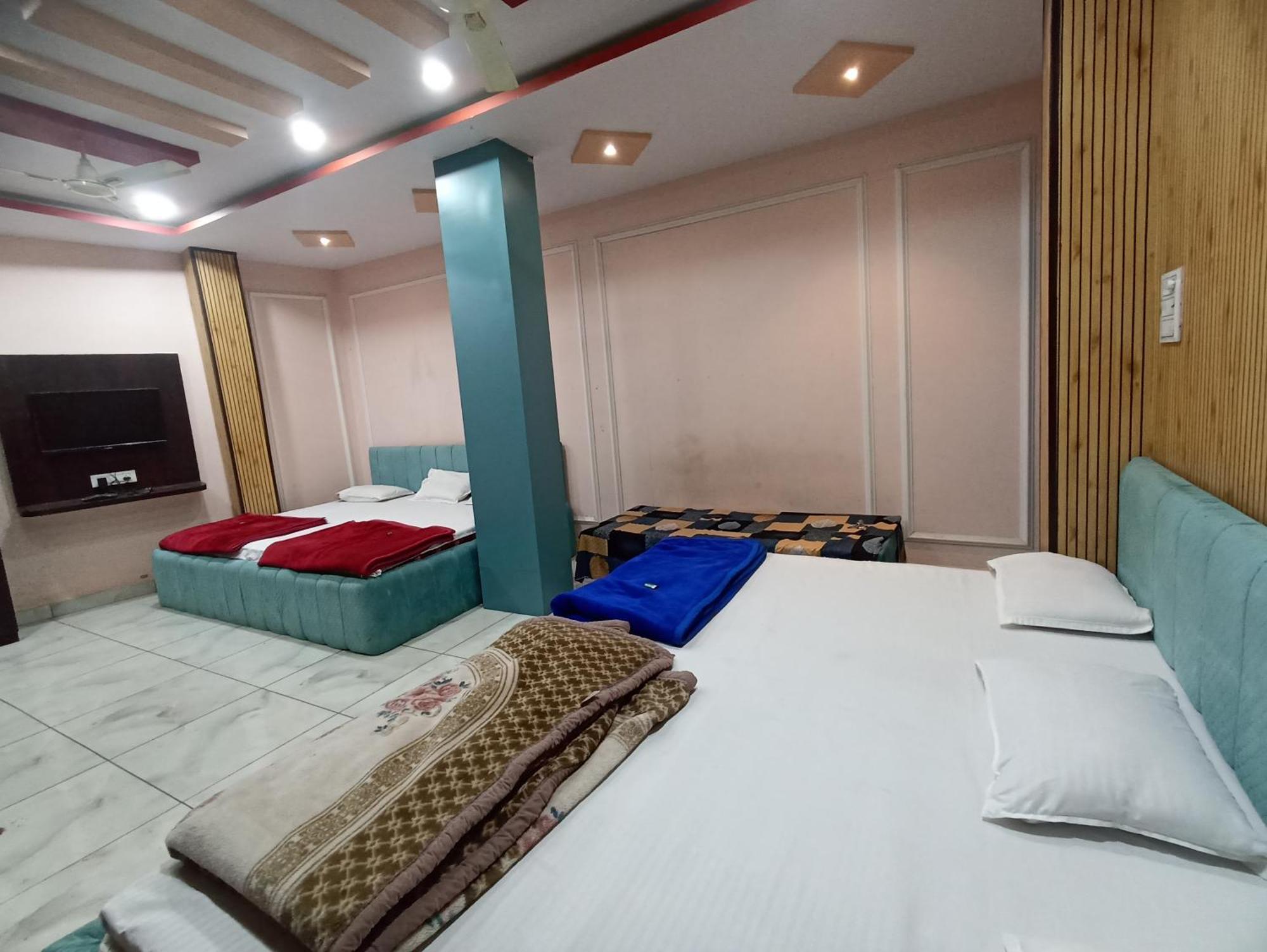 Hotel Shree Krishna Palace Уджайн Екстериор снимка