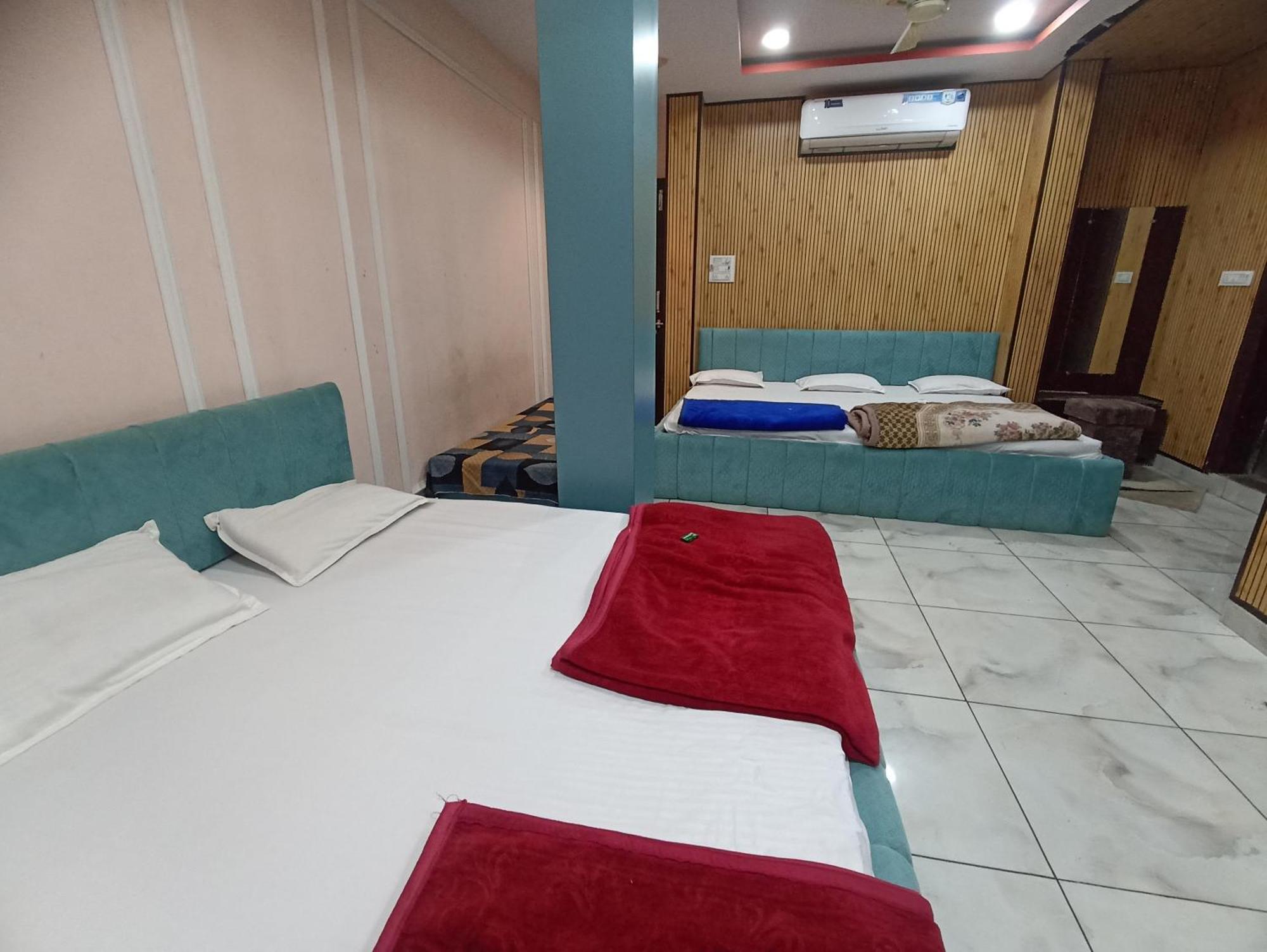 Hotel Shree Krishna Palace Уджайн Екстериор снимка